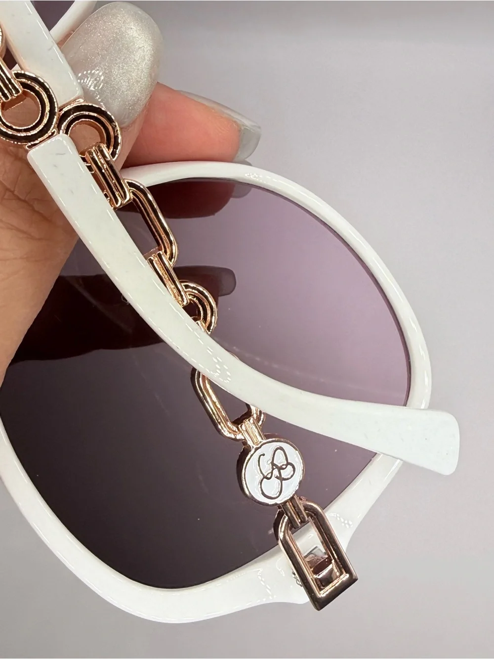 Jessica Simpson White Oversized Sunglasses with Gradient Purple Lenses